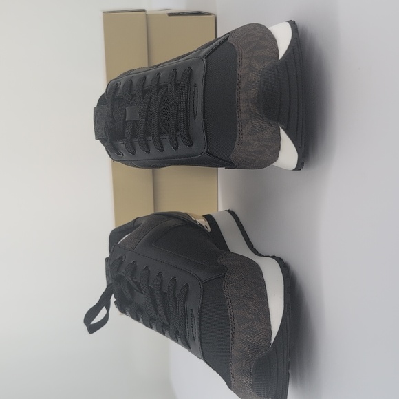 Size 8.5 Michael Kors Maddie Sneakers NEW ! - Picture 4 of 12